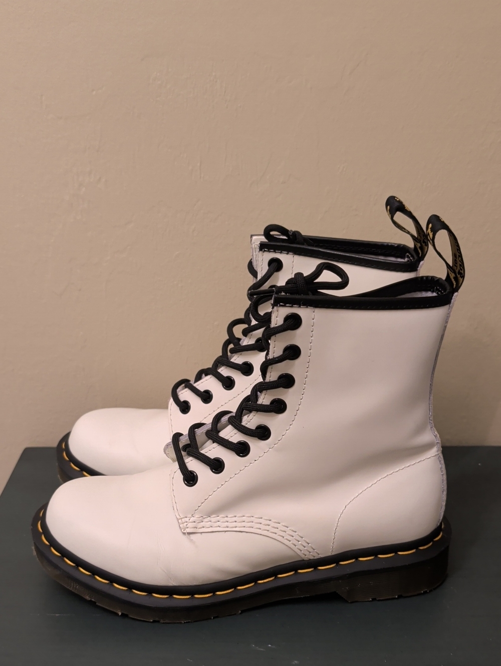 Dr. Marten 8 Eye White Patent Leather Lace Up Boots W7 BNWOT